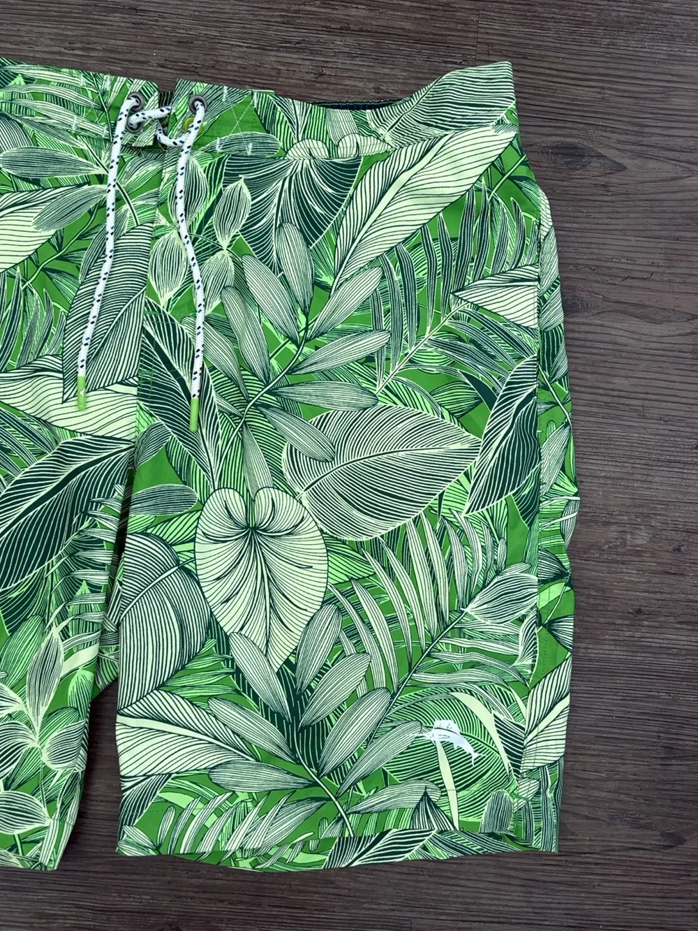 TOMMY BAHAMA TROPICAL GREEN LEAF SWIM SHORTS 9” MENS LARGE